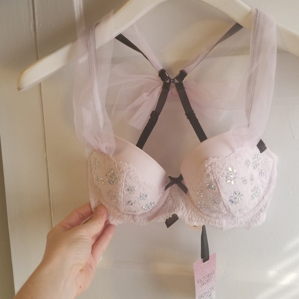 Victoria's Secret Fashion Show Bowback Bra 32D NWT